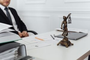 Lady Justice and legal documents - Indiana appellate brief writing