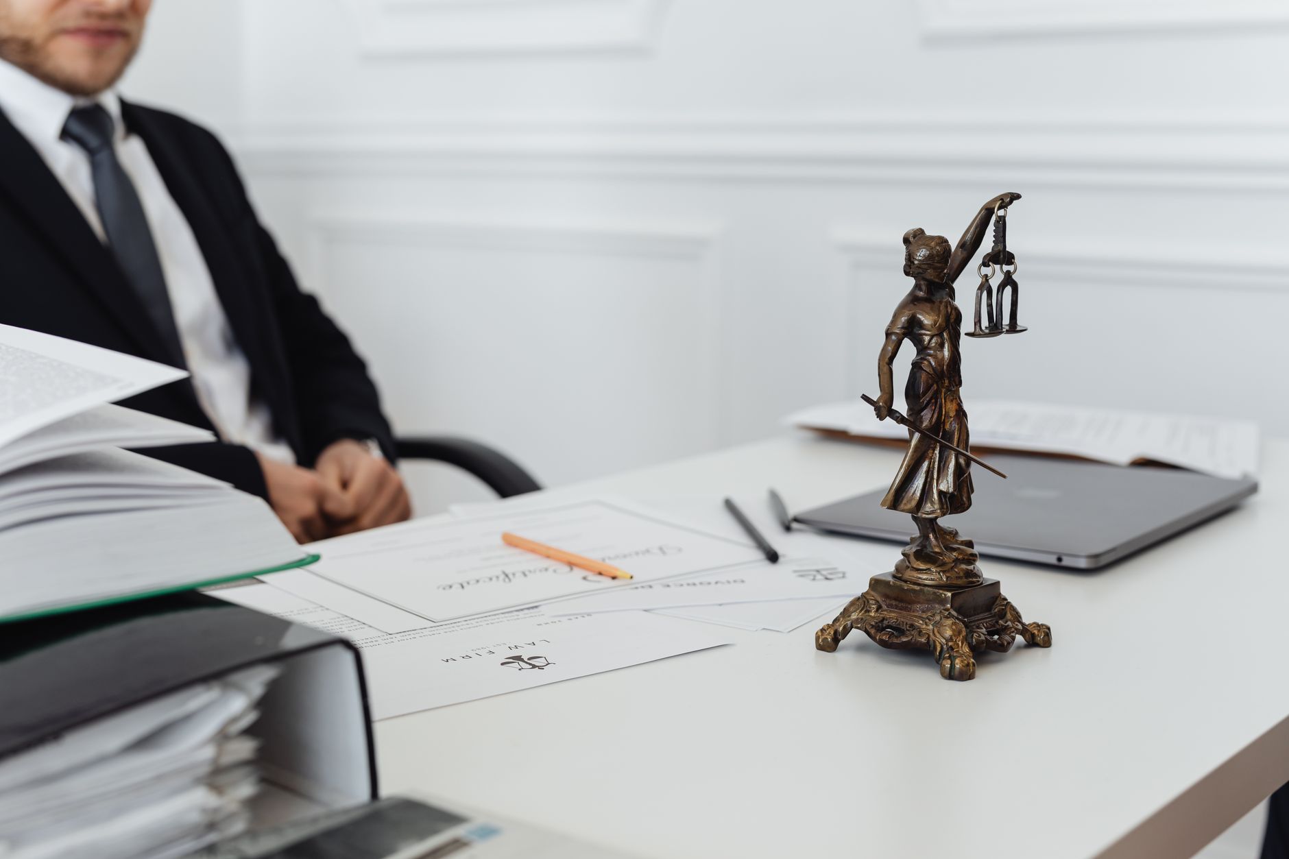 Lady Justice and legal documents - Indiana appellate brief writing