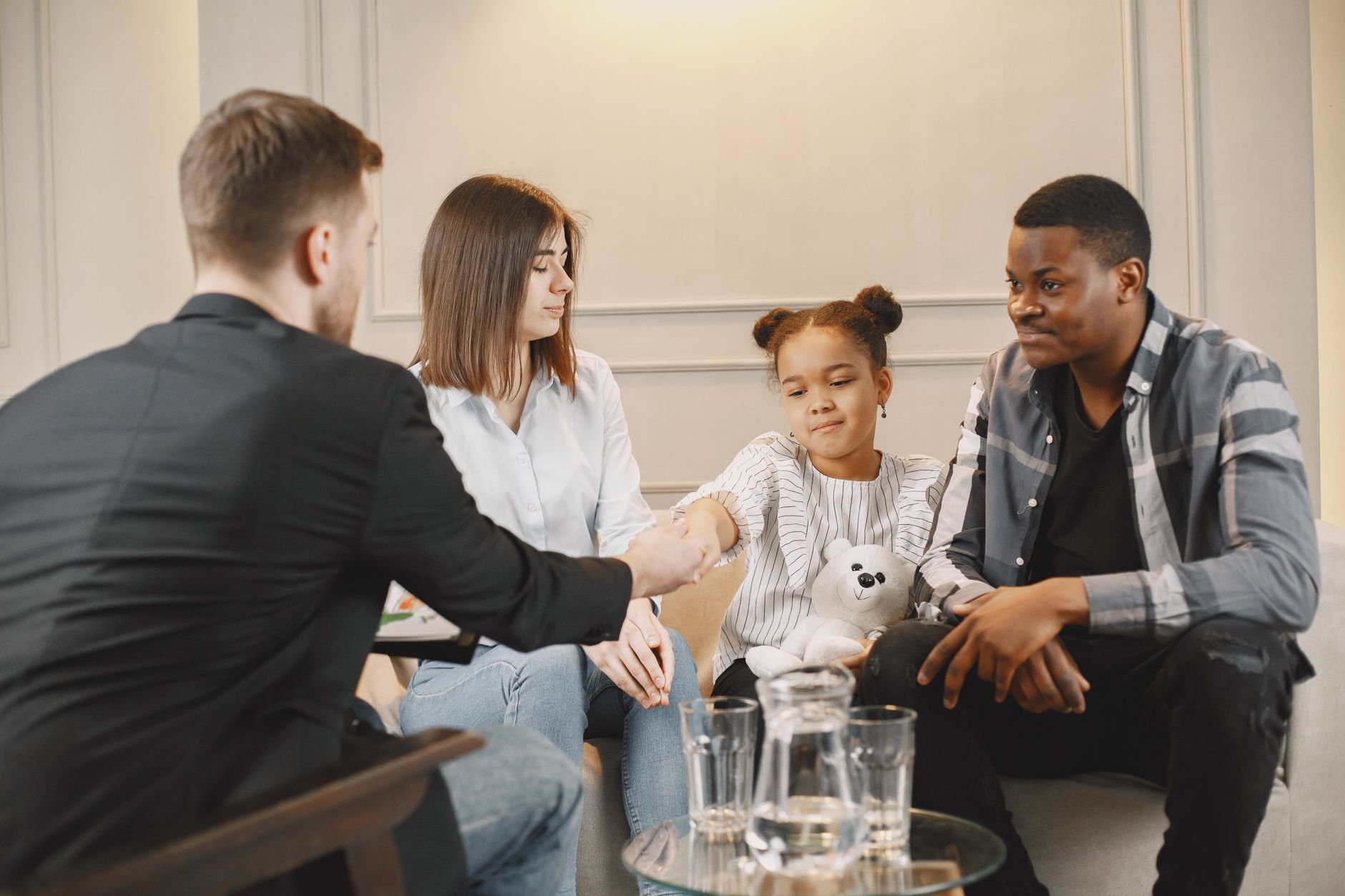 Family meeting with a professional to discuss child custody and parent sobriety in Indiana
